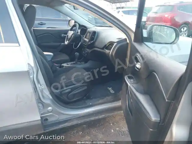 2019 Jeep Cherokee 1C4PJLCB8KD205006 — Iaai auction photo 5