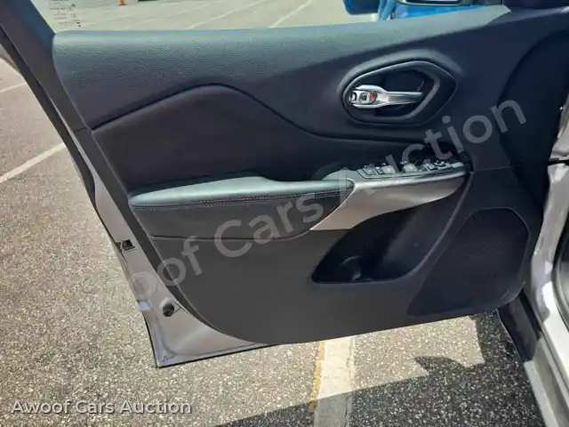 2019 Jeep Cherokee 1C4PJLCB8KD205006 — Manheim auction photo 9