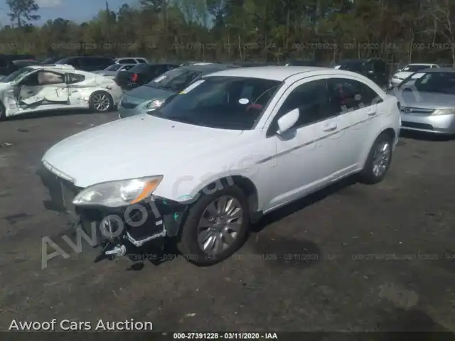 2014 Chrysler 200 1C3CCBAB0EN206790 — Iaai auction photo 2
