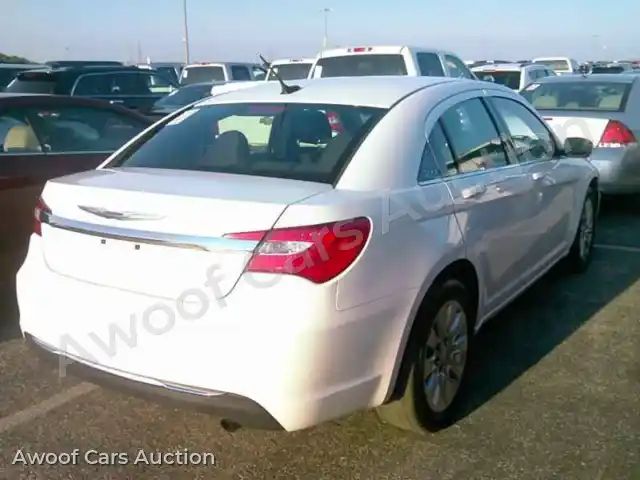 2014 Chrysler 200 1C3CCBAB0EN206790 — Manheim auction photo 2