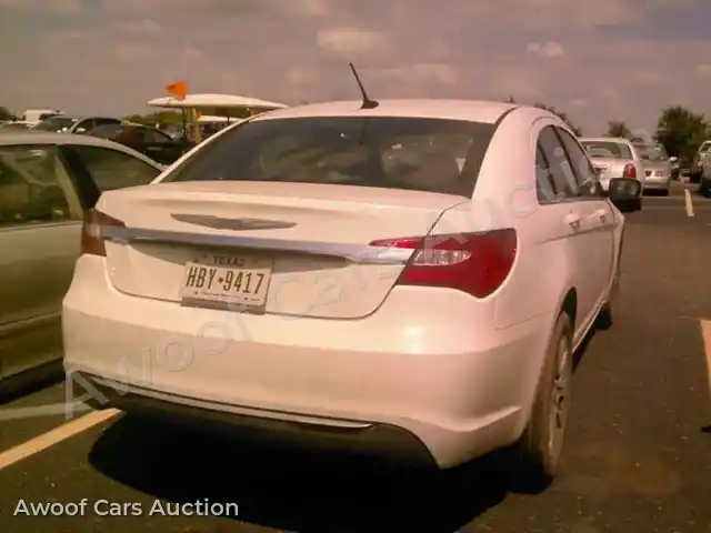 2014 Chrysler 200 1C3CCBAB0EN206790 — Manheim auction photo 2