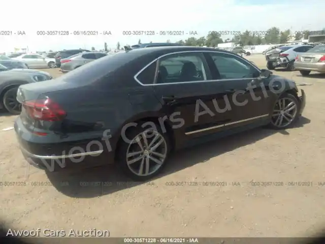 2017 Volkswagen Passat 1VWDT7A30HC069952 — photo 4 de la vente Iaai