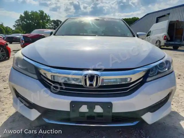 2017 Honda Accord 1HGCR2F51HA272243 — hoton gwanjo Copart na 5