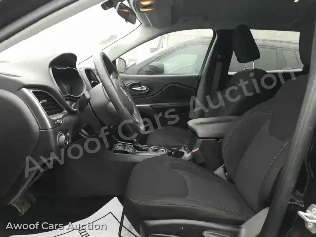 2019 Jeep Cherokee 1C4PJLCB7KD297564 — Manheim auction photo 3