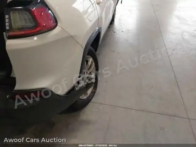 2019 Jeep Cherokee 1C4PJLCB9KD273301 — Iaai auction photo 6