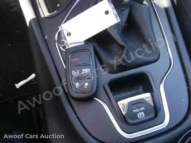 2019 Jeep Cherokee 1C4PJLLB2KD128455 — Manheim auction photo 8