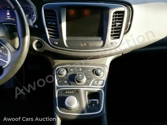 2015 Chrysler 200 1C3CCCCB4FN567881 — Manheim auction photo 4