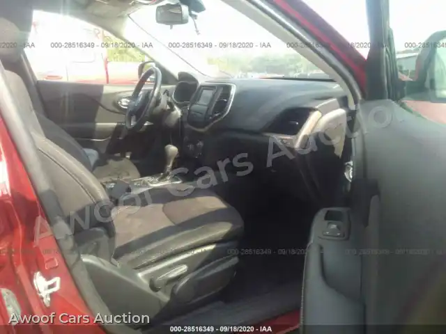 2017 Jeep Cherokee 1C4PJLCB4HW533424 — Iaai auction photo 5