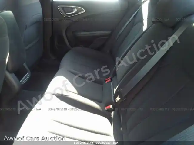 2015 Chrysler 200 1C3CCCFB7FN599655 — photo 8 de la vente Iaai