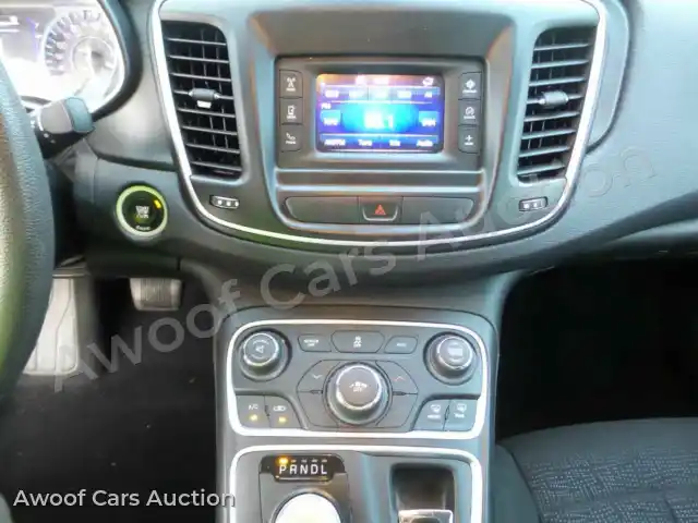 2015 Chrysler 200 1C3CCCAB7FN709448 — Manheim auction photo 4
