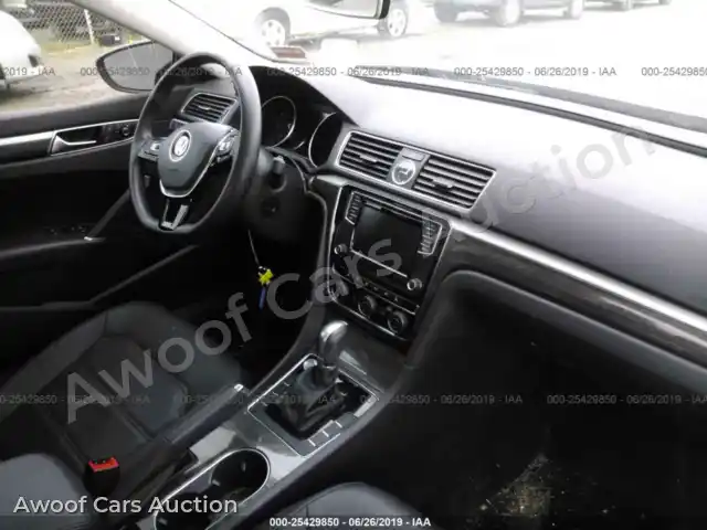 2017 Volkswagen Passat 1VWBT7A32HC023045 — photo 5 de la vente Iaai