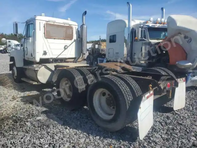 2000 Mack ALL Other 1M1AA13Y6YW122136 — Copart auction photo 3