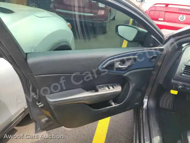 2015 Chrysler 200 1C3CCCDGXFN630329 — photo 9 de la vente Manheim