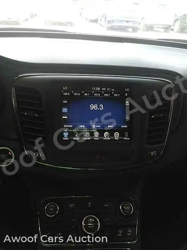 2015 Chrysler 200 1C3CCCBG6FN572934 — Manheim auction photo 4