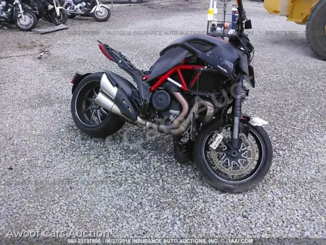 2015 Ducati Diavel ZDM13BSW6FB019744 — Iaai auction photo 1