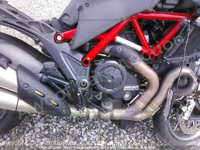 2015 Ducati Diavel ZDM13BSW6FB019744 — Iaai auction photo 8