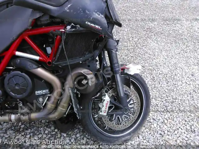 2015 Ducati Diavel ZDM13BSW6FB019744 — Iaai auction photo 5