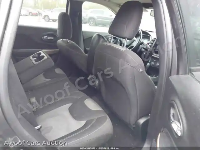 2017 Jeep Cherokee 1C4PJLAB5HW578388 — photo 8 de la vente Iaai