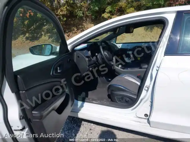 2015 Chrysler 200 1C3CCCBB3FN737438 — photo 5 de la vente Iaai