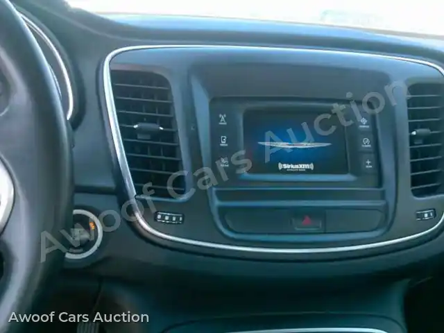 2015 Chrysler 200 1C3CCCAB6FN741937 — photo 4 de la vente Manheim