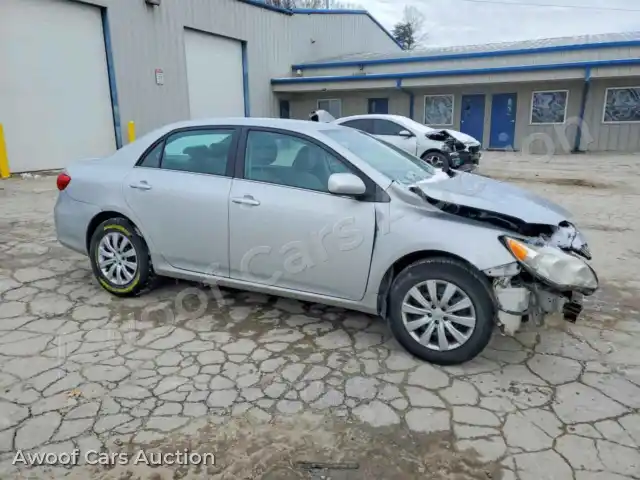2013 Toyota Corolla 2T1BU4EE0DC121700 — Copart auction photo 4