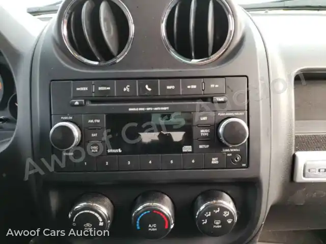 2016 Jeep Compass 1C4NJDBB5GD587761 — Copart auction photo 9