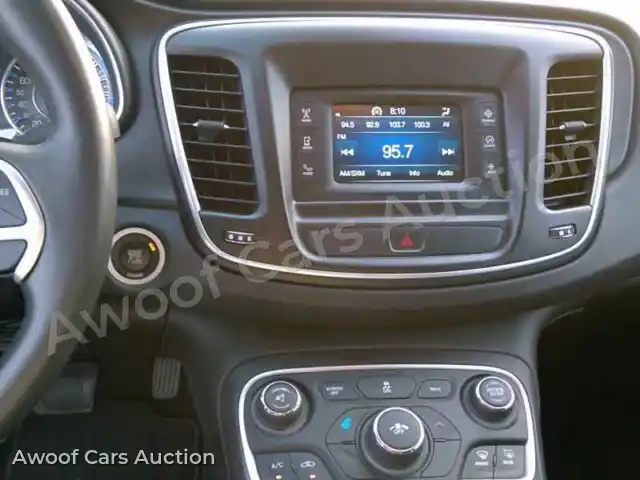 2015 Chrysler 200 1C3CCCAB3FN739742 — Manheim auction photo 4