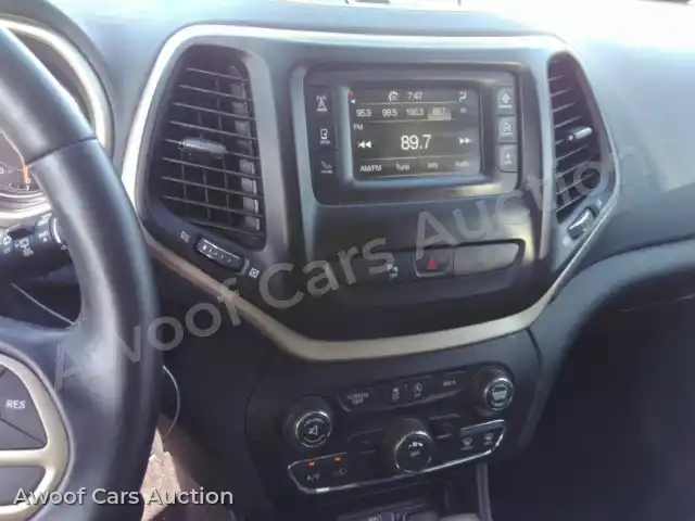 2017 Jeep Cherokee 1C4PJLCS0HW586508 — Manheim auction photo 4