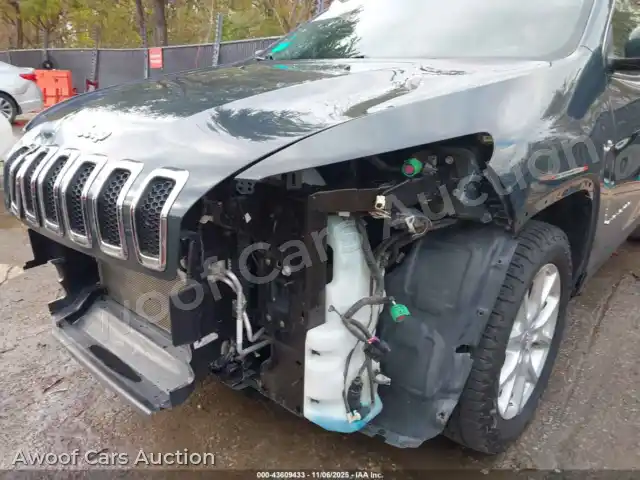 2018 Jeep Cherokee 1C4PJLLB5JD584027 — Iaai auction photo 6