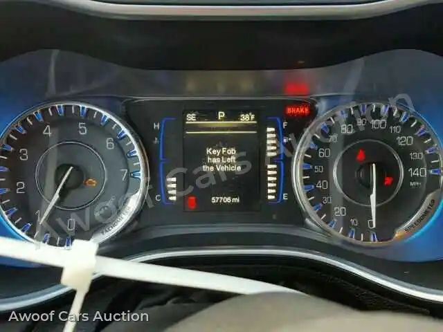 2015 Chrysler 200 1C3CCCAB7FN758147 — photo 8 de la vente Copart