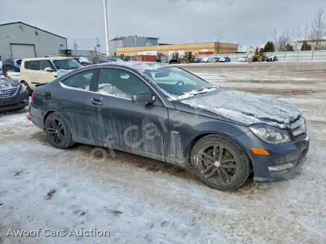 2012 Mercedes-Benz C-Class WDDGJ4HB7CF756067 — Copart auction photo 4