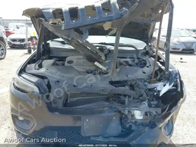 2019 Jeep Cherokee 1C4PJLLB6KD403244 — Iaai auction photo 10