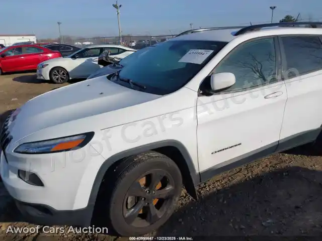 2018 Jeep Cherokee 1C4PJLCB4JD620578 — Iaai auction photo 2