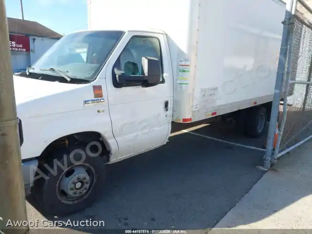 2015 Ford E-350 Cutaway 1FDWE3FL3FDA22375 — Iaai auction photo 2
