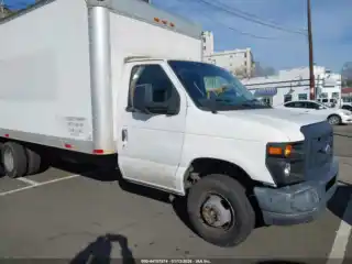 2015 Ford E-350 Cutaway