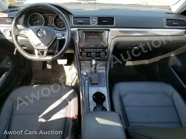 2017 Volkswagen Passat 1VWBT7A30HC000511 — photo 8 de la vente Copart