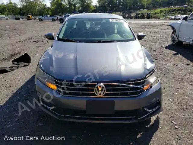2017 Volkswagen Passat 1VWBT7A30HC000511 — photo 5 de la vente Copart