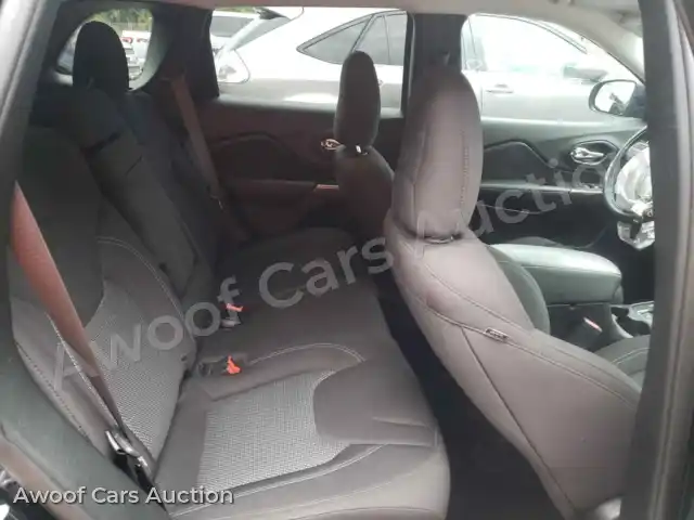 2019 Jeep Cherokee 1C4PJLCB2KD333080 — Copart auction photo 6