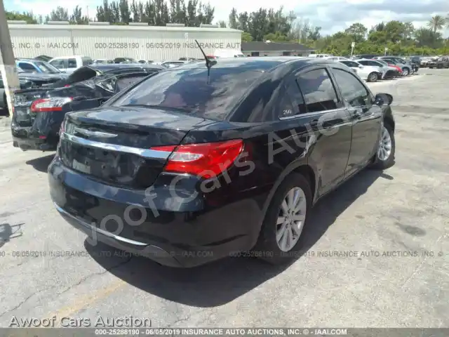 2013 Chrysler 200 1C3CCBBBXDN633424 — Iaai auction photo 4