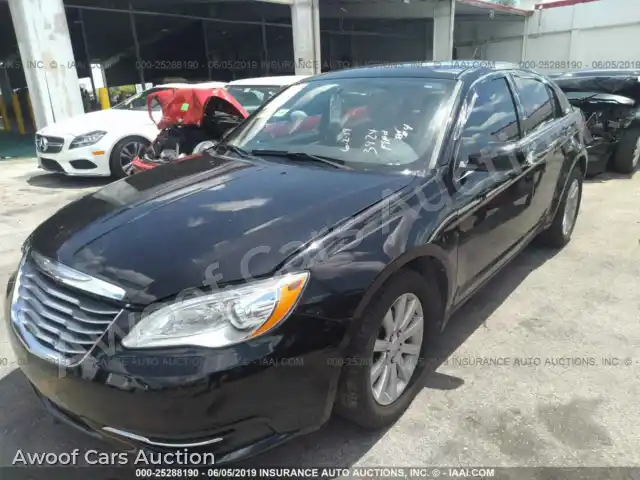 2013 Chrysler 200 1C3CCBBBXDN633424 — Iaai auction photo 2