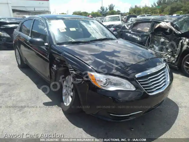 2013 Chrysler 200 1C3CCBBBXDN633424 — Iaai auction photo 1