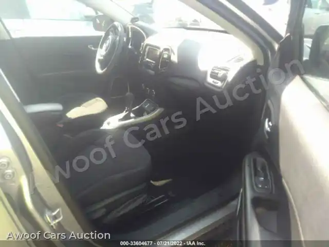 2018 Jeep Compass 3C4NJCAB5JT465978 — photo 5 de la vente Iaai