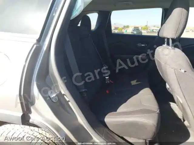 2019 Jeep Cherokee 1C4PJLCB2KD474165 — Iaai auction photo 8
