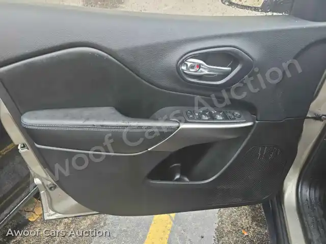 2019 Jeep Cherokee 1C4PJLCB2KD474165 — Manheim auction photo 9