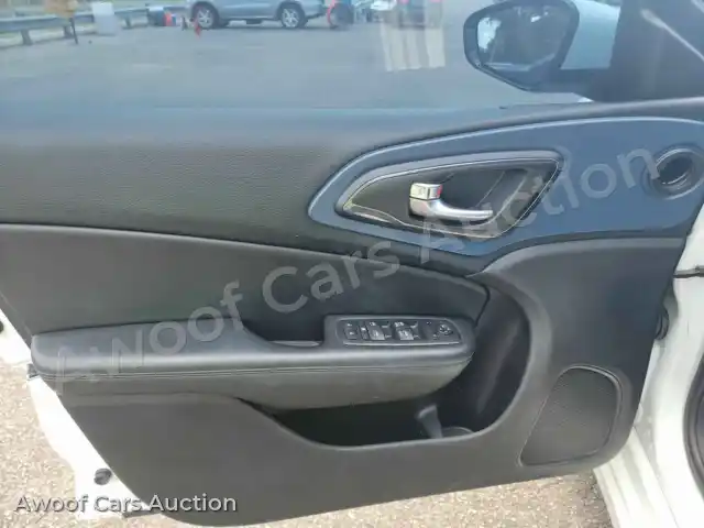 2016 Chrysler 200 1C3CCCBB7GN123719 — Manheim auction photo 9