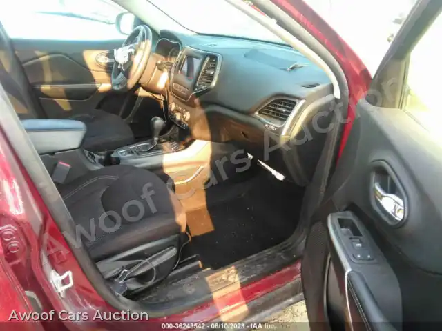 2019 Jeep Cherokee 1C4PJLCB2KD377175 — Iaai auction photo 5