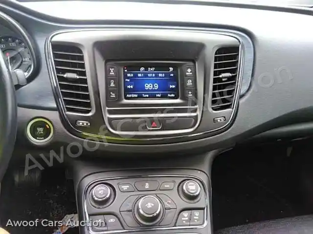 2015 Chrysler 200 1C3CCCBB7FN746188 — photo 4 de la vente Manheim