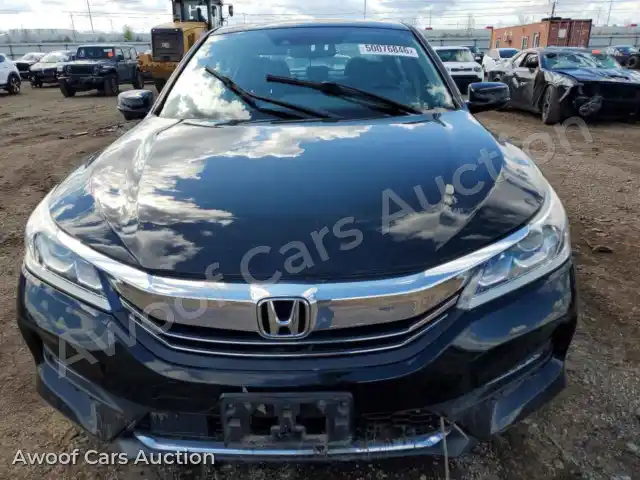 2017 Honda Accord 1HGCR3F02HA000696 — photo 5 de la vente Copart