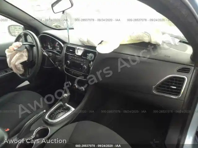 2014 Chrysler 200 1C3CCBAB3EN205911 — Iaai auction photo 5