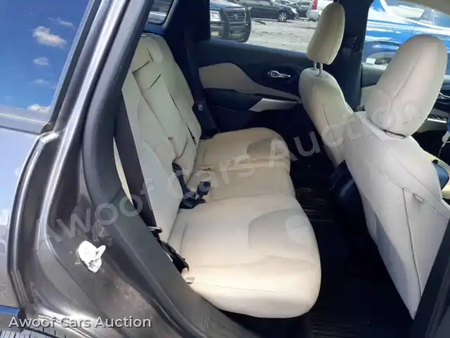 2018 Jeep Cherokee 1C4PJLCB3JD622791 — photo 6 de la vente Copart